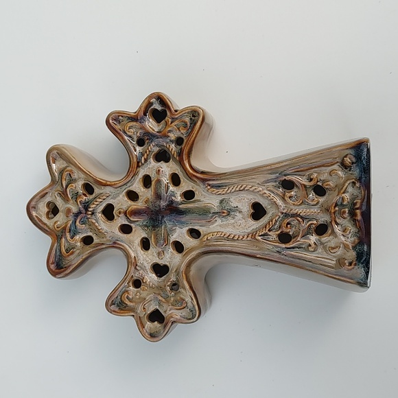 Ceramic Cross - Picture 1 of 12